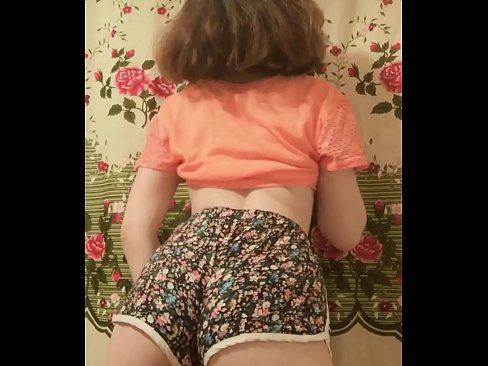 ❤️ 性感的年轻宝贝在镜头前脱下她的短裤 ❤️ Beautiful porn❌❤